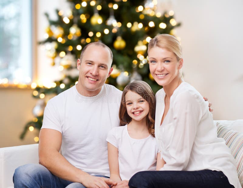 Natale, il ritratto di una famiglia felice a casa