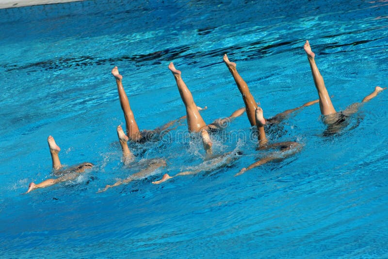 Natation synchronisée image stock Natation synchronisée image stock