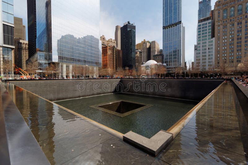 Nationaal 11 September Gedenkteken/het Gedenkteken van het Wereldhandelcentrum de Stad in van Manhattan, New York, de V.S. royalty-vrije stock afbeelding Nationaal 11 September Gedenkteken/het Gedenkteken van het Wereldhandelcentrum de Stad in van Manhattan, New York, de V.S. royalty-vrije stock afbeelding