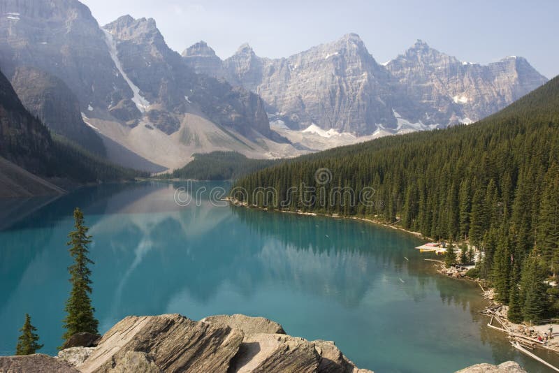 nationalpark för banff Kanada lakemoraine royaltyfria foton nationalpark för banff Kanada lakemoraine royaltyfria foton