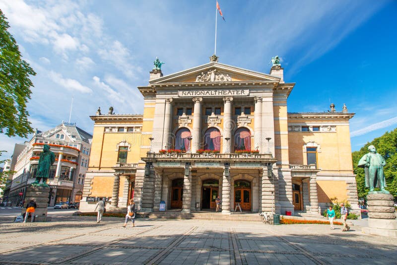 Nationaltheatret lub Krajowy teatr w Oslo Norwegia fotografia stock Nationaltheatret lub Krajowy teatr w Oslo Norwegia fotografia stock