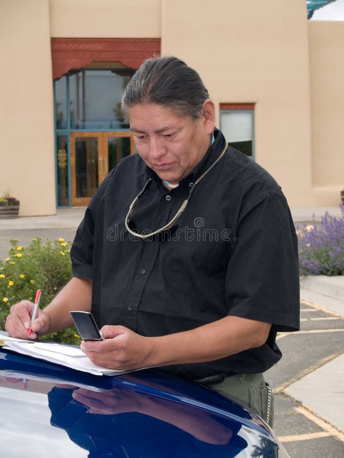 Native American man calling on cell phone royalty free stock photography Native American man calling on cell phone royalty free stock photography