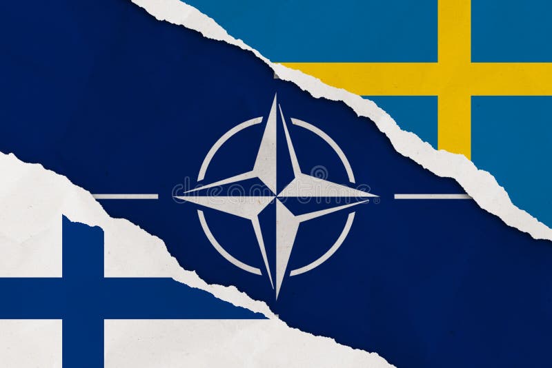 Флаг Швеция в НАТО весит. Финляндия флаг НАТО Вест недалеко от Питера..
