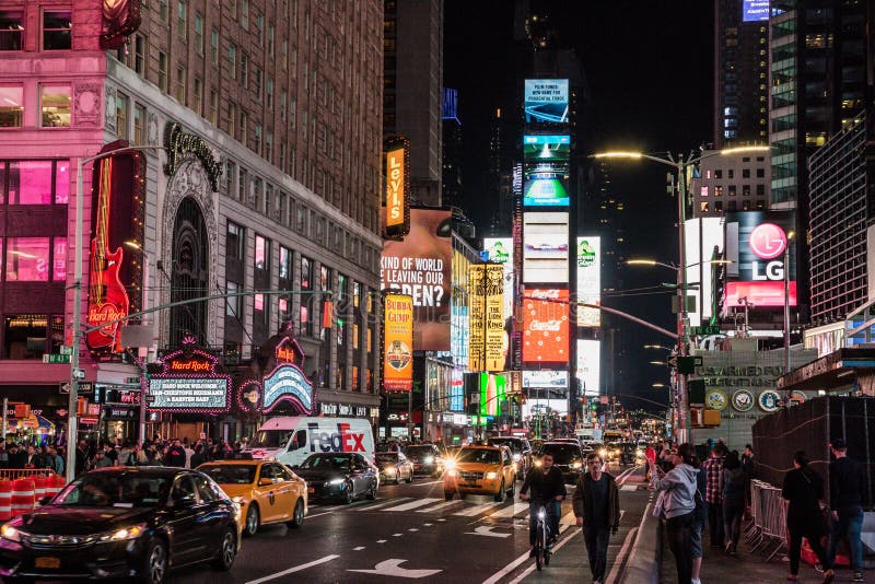 Nattplats av Times Square i Manhattan royaltyfri fotografi Nattplats av Times Square i Manhattan royaltyfri fotografi