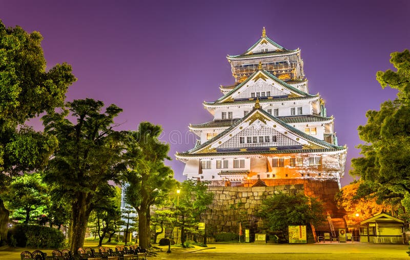 Nattsikt av Osaka Castle i Japan royaltyfria bilder Nattsikt av Osaka Castle i Japan royaltyfria bilder
