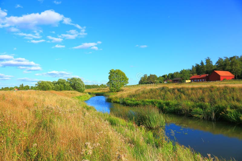 natura krajobraz z widokiem małej rzeki fotografia stock natura krajobraz z widokiem małej rzeki fotografia stock