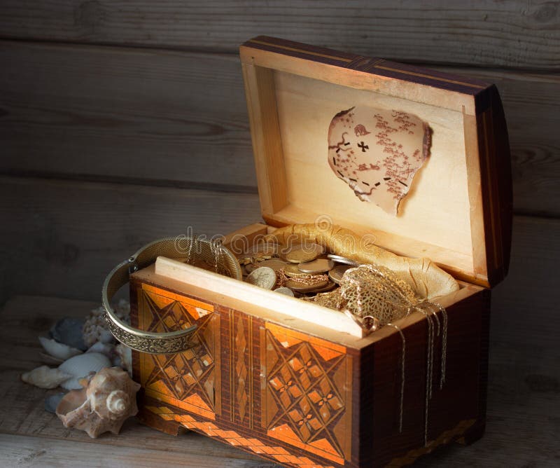 Natura morta con i tesori, carte, immagini stock libere da diritti Natura morta con i tesori, carte, immagini stock libere da diritti