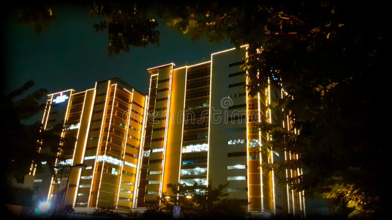 Natura urbana di notte fotografia stock libera da diritti Natura urbana di notte fotografia stock libera da diritti