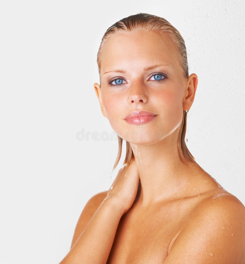 100 Natural Beauty Portait Of A Stunning Young Woman Dripping Wet After Her Shower Copyspace