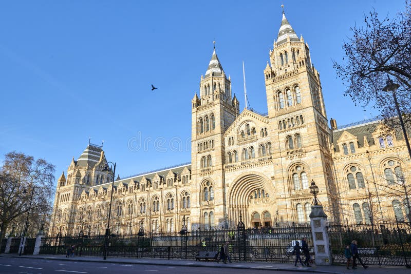 Victoria and Albert museum facade with people walking in London, UK – Stock  Editorial Photo © AndreaA. #107984028