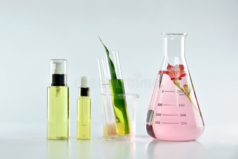 Natural skin care beauty products, Natural organic botany extraction and scientific glassware. royalty free stock photography Natural skin care beauty products, Natural organic botany extraction and scientific glassware. royalty free stock photography