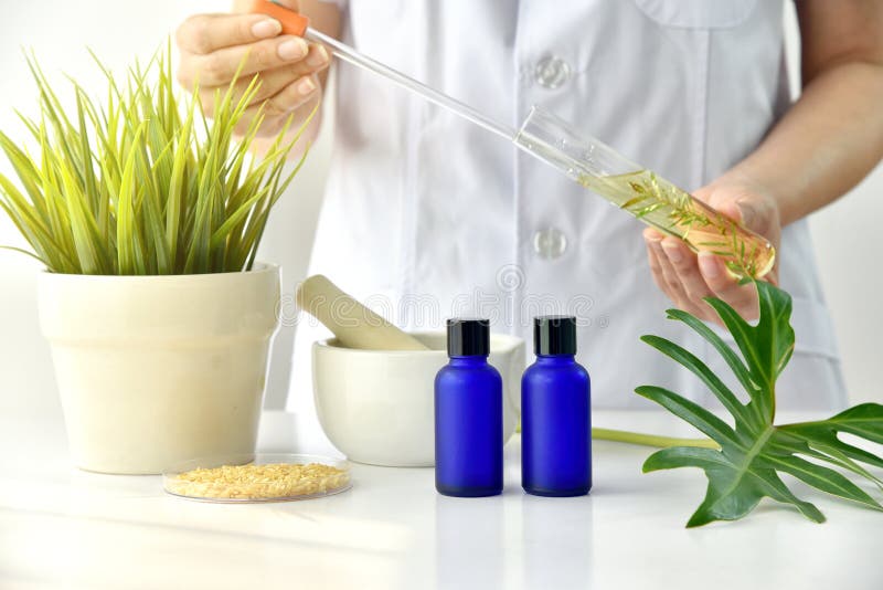 Natural skincare cosmetics research and development concept, Doctor formulating new beauty products from organic natural plants. royalty free stock photos Natural skincare cosmetics research and development concept, Doctor formulating new beauty products from organic natural plants. royalty free stock photos