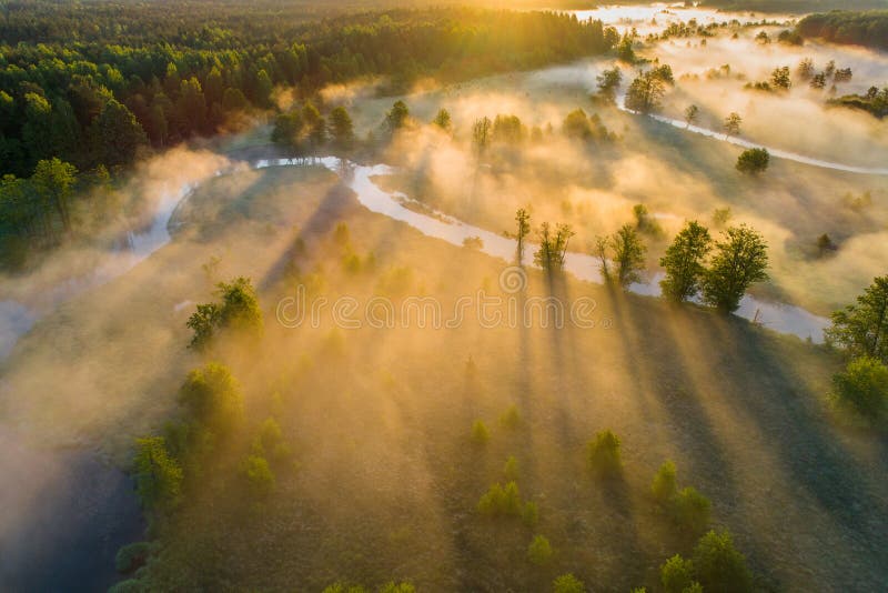 Naturaleza del resorte Amanecer de la primavera Paisaje aéreo de la primavera fotografía de archivo libre de regalías Naturaleza del resorte Amanecer de la primavera Paisaje aéreo de la primavera fotografía de archivo libre de regalías
