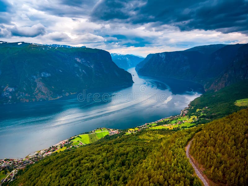 Natureza bonita Noruega - Sognefjorden imagem de stock Natureza bonita Noruega - Sognefjorden imagem de stock