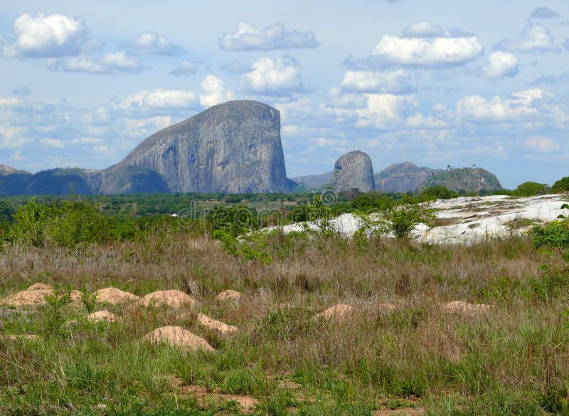 A natureza fantástica de Moçambique. Montanhas. África, Mozambiqu fotografia de stock A natureza fantástica de Moçambique. Montanhas. África, Mozambiqu fotografia de stock