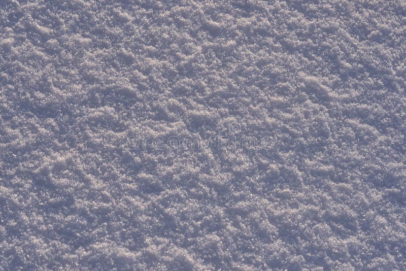 Naturlig bakgrund - isyttersida av snö som är upplyst vid strålarna av aftonsolen Strålarna för sol` som s studsar av det glimma fotografering för bildbyråer Naturlig bakgrund - isyttersida av snö som är upplyst vid strålarna av aftonsolen Strålarna för sol` som s studsar av det glimma fotografering för bildbyråer