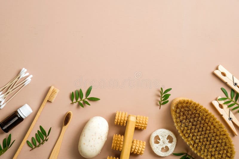 Naturliga badrumstillbehör, organiska spa och skönhetsbehandlings- produkter Nollavfall, plastfritt koncept Flyttad homemad tvål arkivbilder Naturliga badrumstillbehör, organiska spa och skönhetsbehandlings- produkter Nollavfall, plastfritt koncept Flyttad homemad tvål arkivbilder