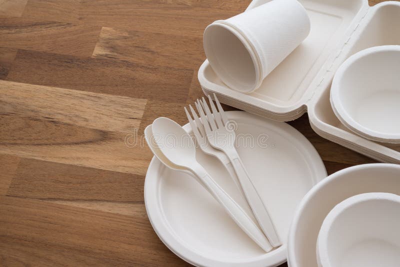 Natürliche, umweltfreundliche Einweg-Utensilien aus Gabelspulenschale und Fastfood-Box-Behälter aus Bagasse lizenzfreie stockfotografie