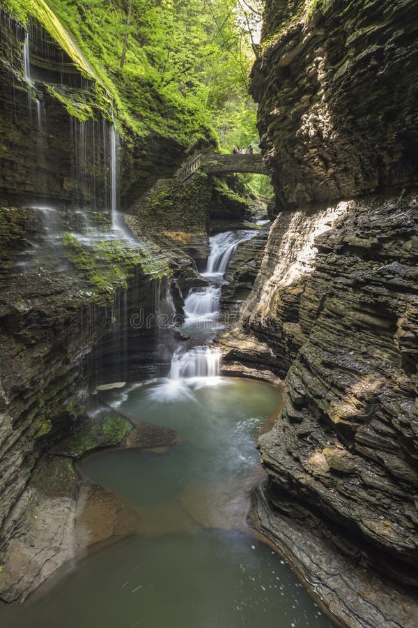 Nauwe vallei watkins, waterval, New York, Reis, landschap royalty-vrije stock foto Nauwe vallei watkins, waterval, New York, Reis, landschap royalty-vrije stock foto