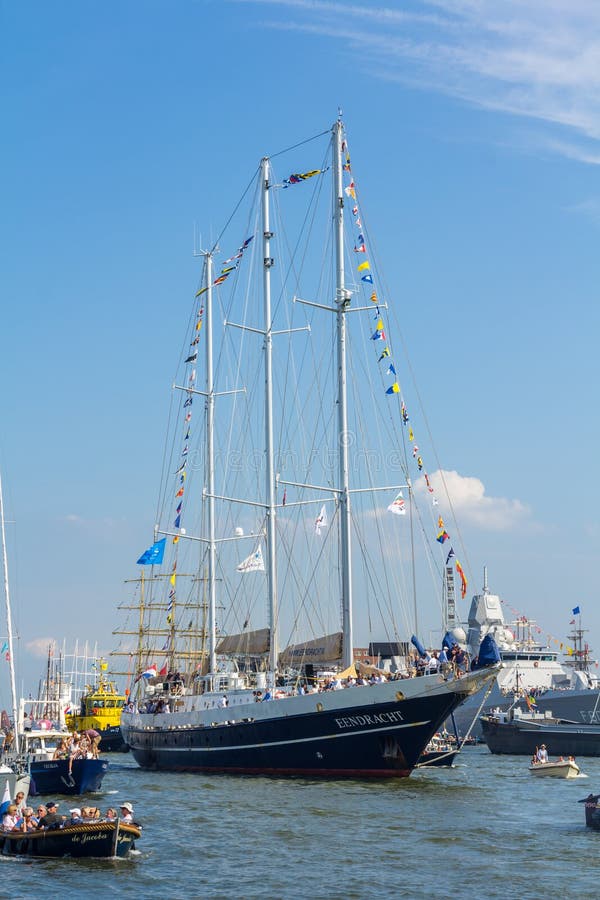 Nave alta alla VELA 2015, ritratto di Amsterdam Paesi Bassi immagine stock libera da diritti Nave alta alla VELA 2015, ritratto di Amsterdam Paesi Bassi immagine stock libera da diritti