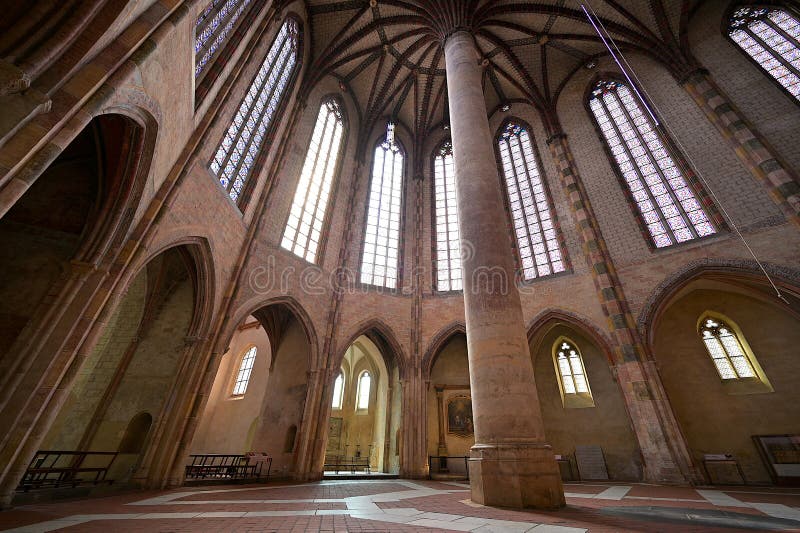 Nave of the church of jacobins & jego charakterystyczna palmiercolumn z żeberkami skarbowymi promieniującymi na zewnątrz jak palmo zdjęcia stock