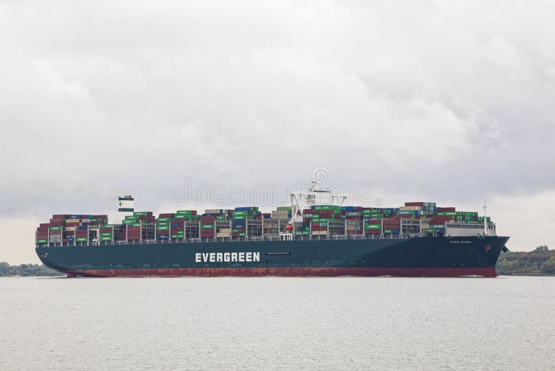 Nave container MAI consegnata sul fiume Elbe