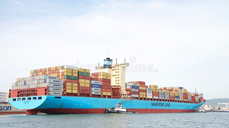 Nave da carico di Maersk della nave da carico GRETE MARSK che entra nel porto di Oakland fotografia stock libera da diritti Nave da carico di Maersk della nave da carico GRETE MARSK che entra nel porto di Oakland fotografia stock libera da diritti