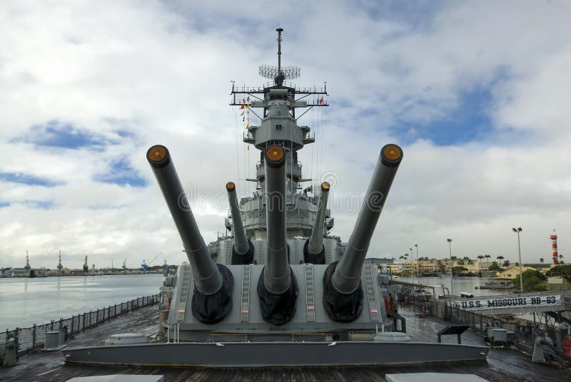 Nave da guerra di USS Missouri al Pearl Harbor in Hawai