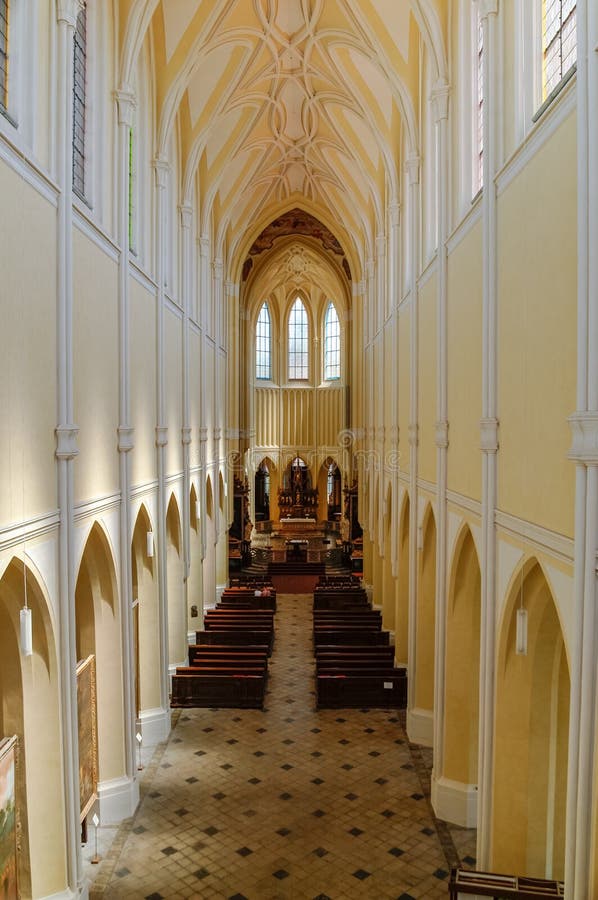 Nave della cattedrale del presupposto della nostri signora e St John t immagine stock Nave della cattedrale del presupposto della nostri signora e St John t immagine stock