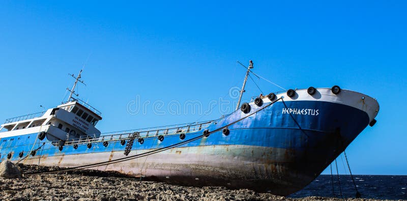 Nave trenzada en el buggiba 12 de las rocas 03 2018 foto de archivo libre de regalías Nave trenzada en el buggiba 12 de las rocas 03 2018 foto de archivo libre de regalías