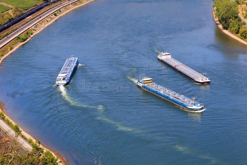 Naves fluviais terrestres na rinotraqueíte foto de stock