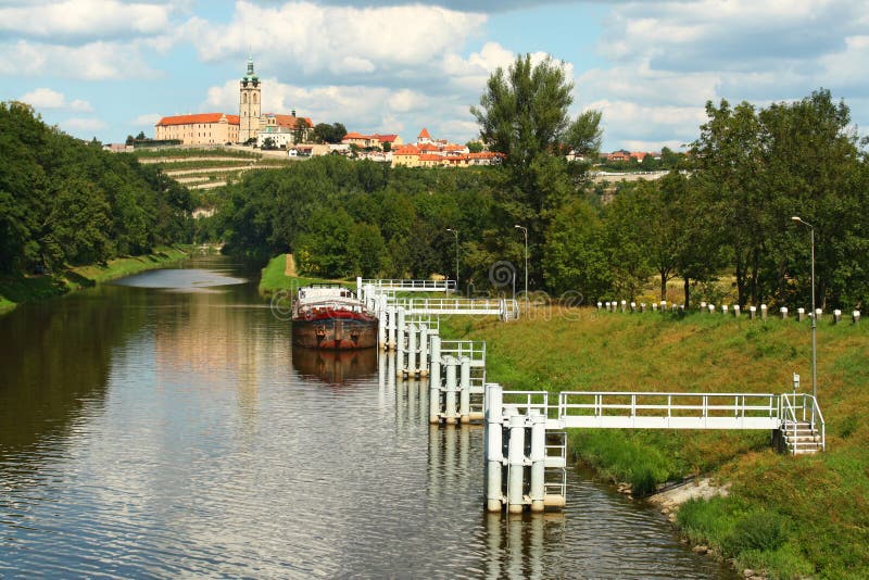 Navigation canal