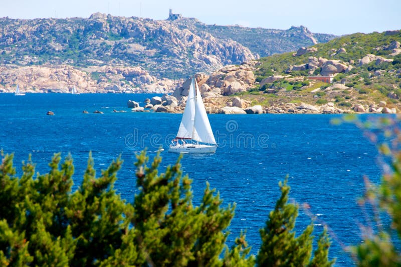Baie de Gabbiani de dei d'Isola, La Maddalena Sardaigne Italie des Palaos images stock Baie de Gabbiani de dei d'Isola, La Maddalena Sardaigne Italie des Palaos images stock