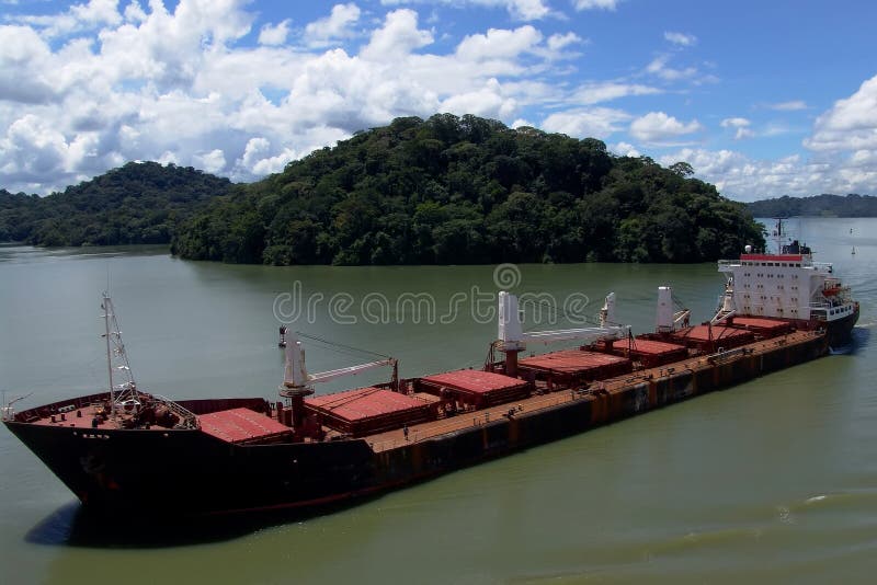 Download Navio foto de stock. Imagem de nearsighted, aproximar, shipload - 542566