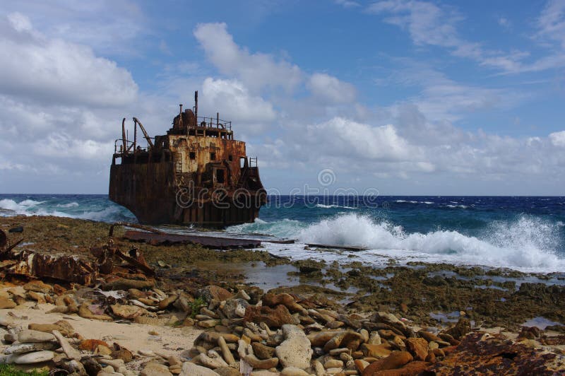 Navio encalhado imagem de stock. Imagem de embarcação ...