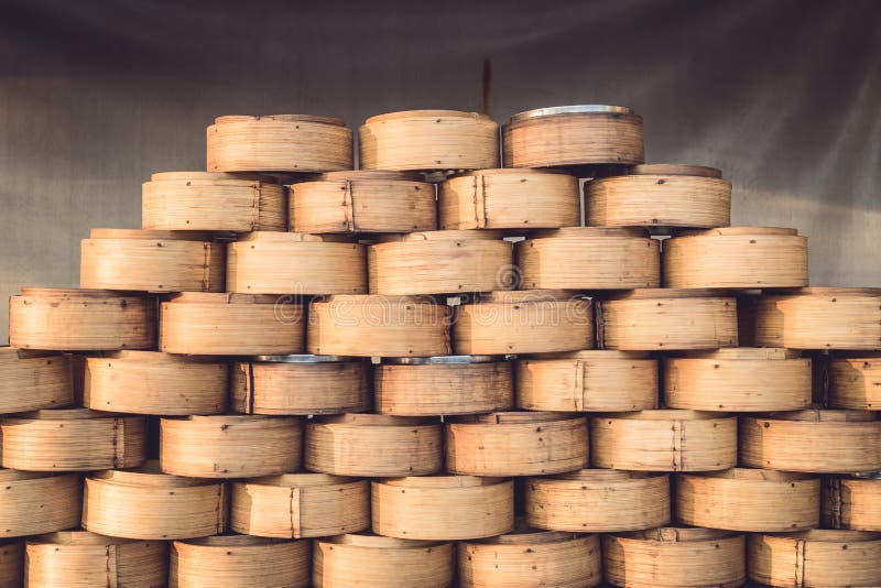Navio de bambu chinês para cozinhar o alimento chinês fotografia de stock Navio de bambu chinês para cozinhar o alimento chinês fotografia de stock