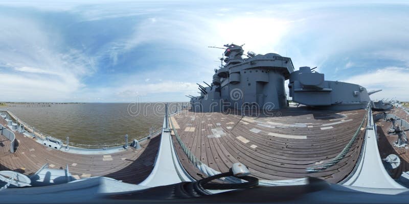 Navio de guerra USS Alabama, plataforma da opinião blindada 360 VR do navio foto de stock royalty free Navio de guerra USS Alabama, plataforma da opinião blindada 360 VR do navio foto de stock royalty free