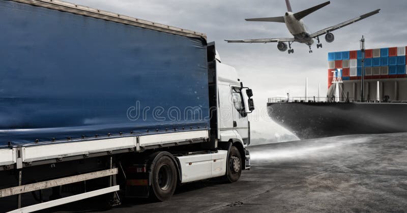 Navio do caminhão, dos aviões e da carga pronto para começar entregar