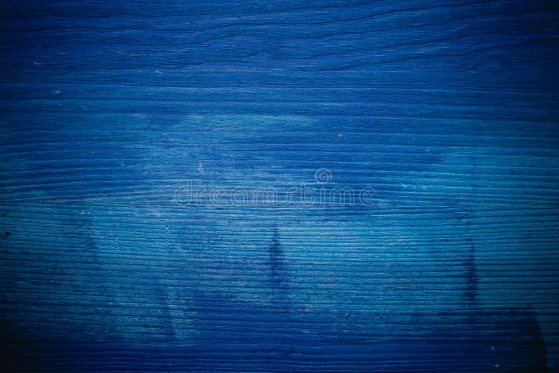 Những vệt sọc màu xanh đậm trải dài trên bề mặt tấm gỗ không chỉ đem tới thêm phần cuốn hút mà còn tạo cho chúng ta một cảm giác gần gũi và ấm cúng. Với navy blue wood texture mang đến cho bạn sự bền vững và chắc chắn, hãy đắm mình trong sự mềm mại của vẻ đẹp này.