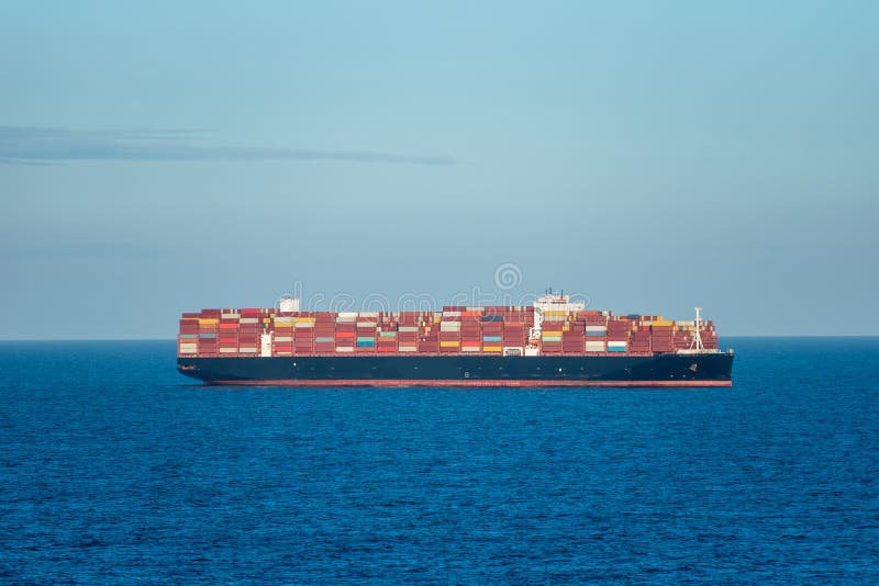Navă-container mare, colorată. royalty free stock image