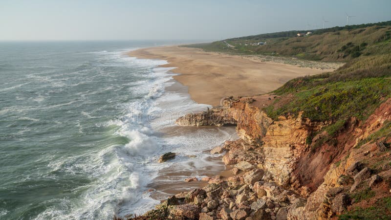 Nazare与海洋, nazare,葡萄牙波浪的沙子海滩风景 库存照片 Nazare与海洋, nazare,葡萄牙波浪的沙子海滩风景 库存照片