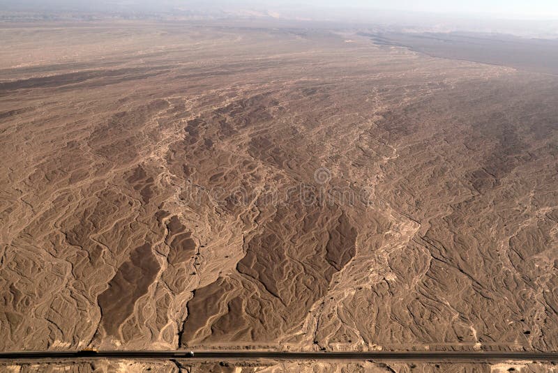 Nazca raye - bâti de fleuve sec - la vue aérienne