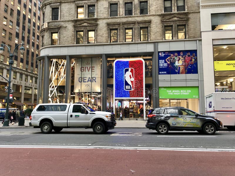 NBA Store - 5th Avenue, New York - Gifts Store