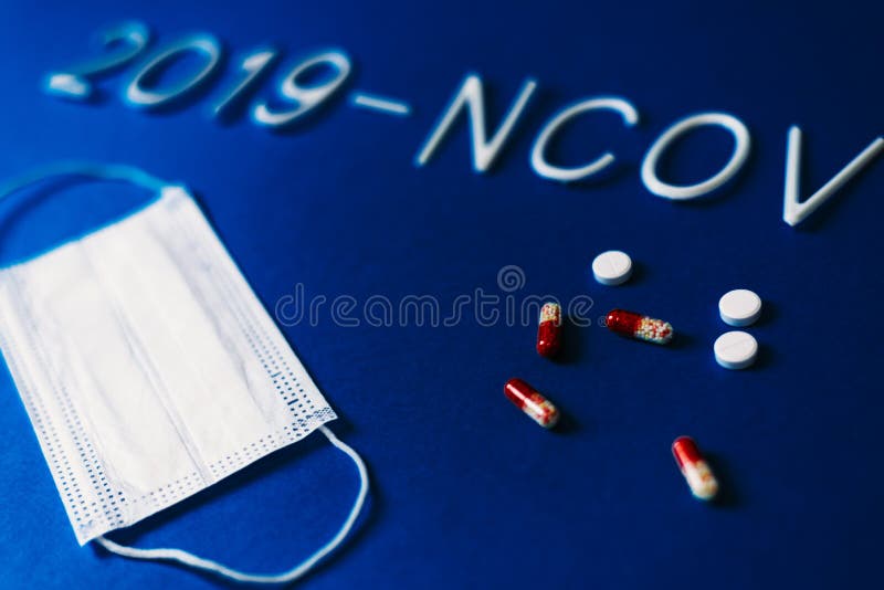 2019-ncov这个词在古典蓝色背景上用白色字母排列,带有戏剧色彩 冠状病毒新病名2019- 库存照片 2019-ncov这个词在古典蓝色背景上用白色字母排列,带有戏剧色彩 冠状病毒新病名2019- 库存照片