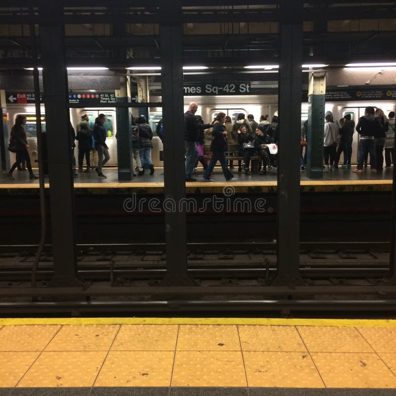 File:R62 4 Train @ 161st Street-Yankee Stadium 2021.jpg - Wikimedia Commons