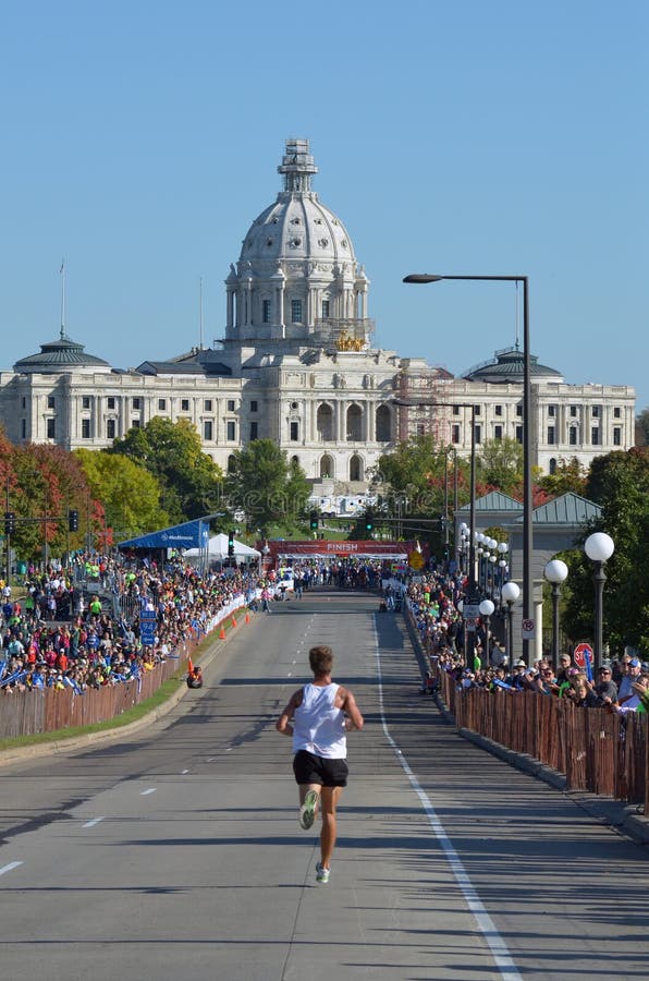 Nearing Finish of 2011 Twin Cities Marathon Editorial Stock Image