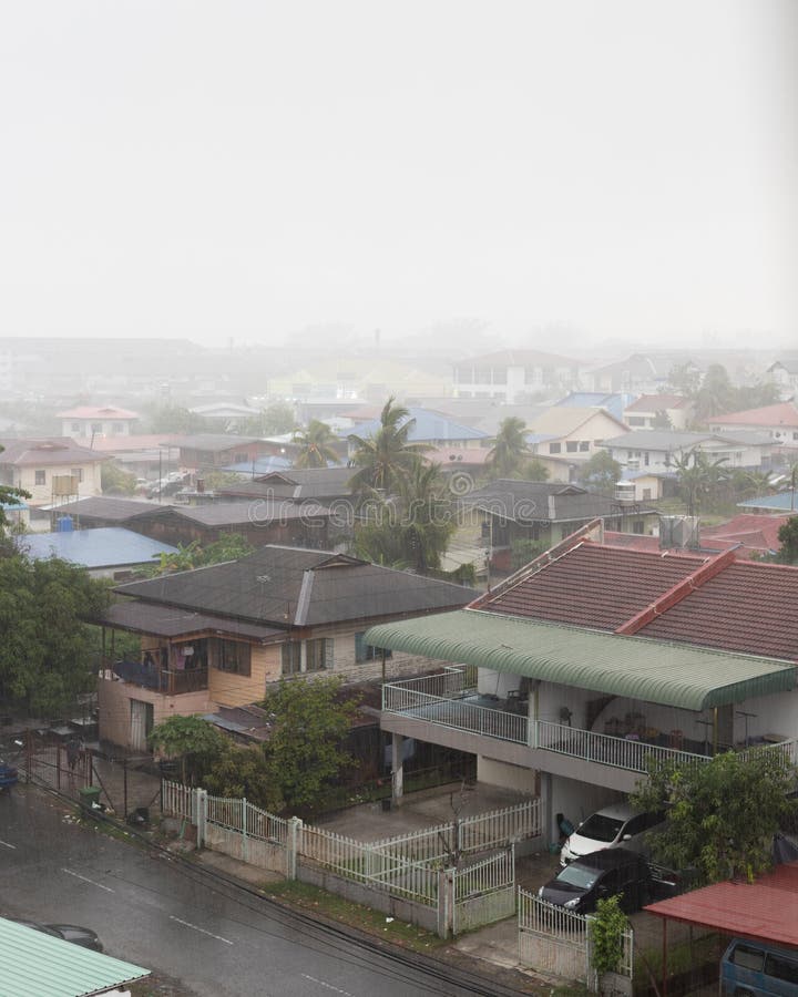 Nebbia sopra Kota Kinabalu immagine stock Nebbia sopra Kota Kinabalu immagine stock