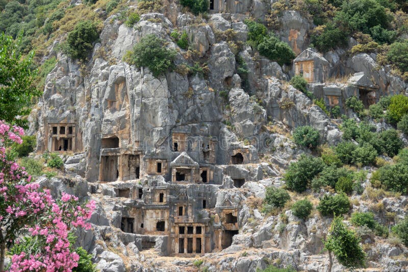 Türkiye'deki Myra antik kentinin Likya kaya mezarlarının nekropolü.  Antalya, Demre'deki Myra antik kentinin Likya kaya mezarlarının nekropolü Stok Resim
