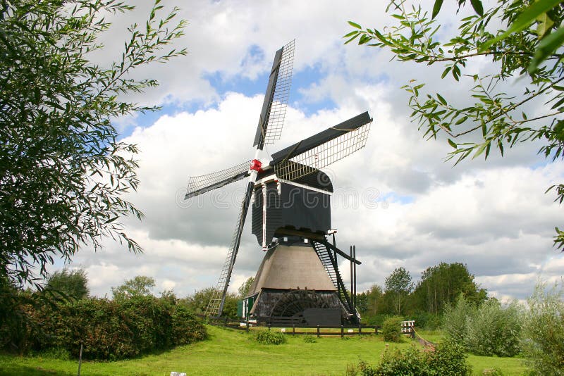 Nederlandse windmolen royalty-vrije stock foto Nederlandse windmolen royalty-vrije stock foto