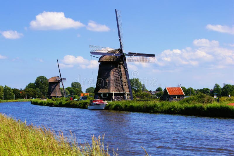 Nederlandse windmolens royalty-vrije stock fotografie Nederlandse windmolens royalty-vrije stock fotografie